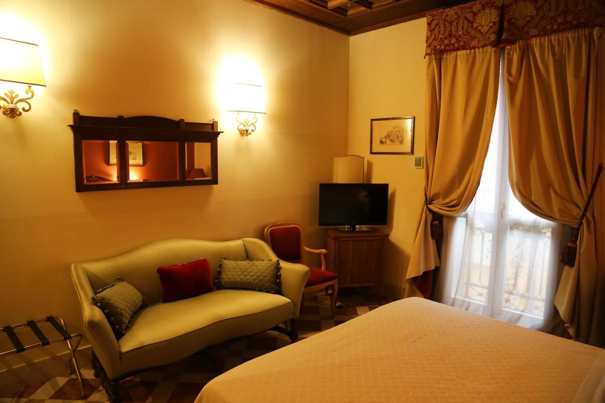 Delle Drapperie 3* Bologna